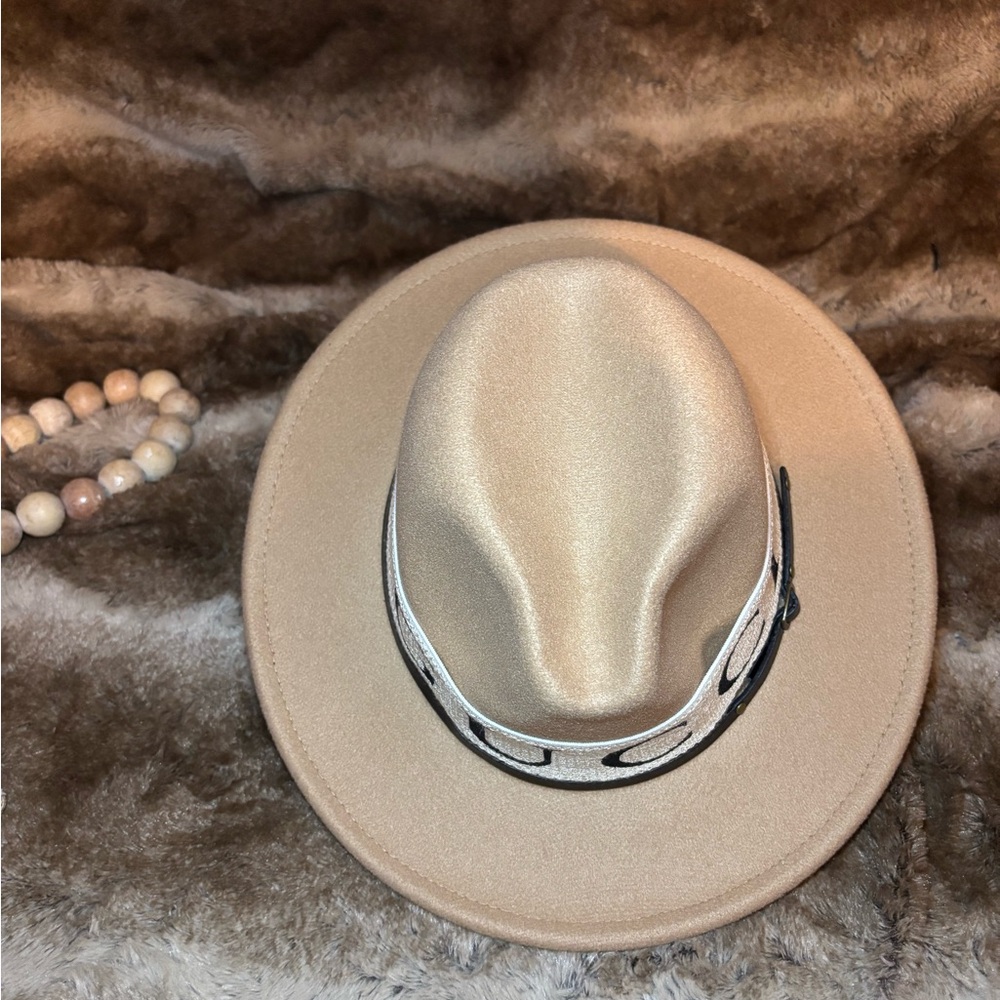 Beige Fedora with Gucci Logo Band - Picture 8 of 8